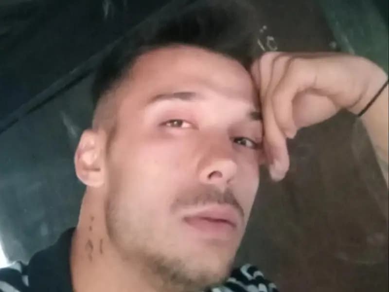 İzmir’de Müzisyen Emre Duman Bıçaklı Saldırı Sonucu Öldü