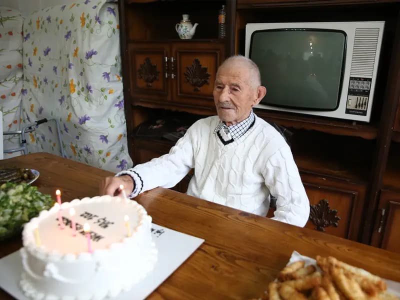 102 Yaşında Genç Kalan Hüseyin Dede'nin Sırrı Nedir?