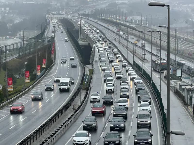 İstanbul Trafiği Bayramda Felç Oldu: Yoğunluk Yüzde 67