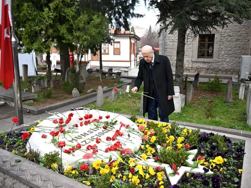 Devlet Bahçeli, Muhsin Yazıcıoğlu'nun Anısını Yaşattı