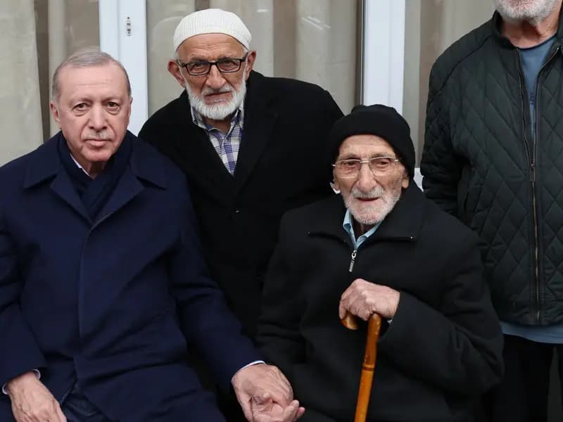 Erdoğan, Rize'de Bayram Coşkusunu Komşularıyla Paylaştı