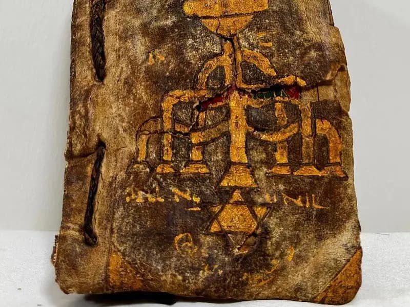 Muğla'da Tarihi Yaldızlı Tevrat'a Jandarmadan Baskın