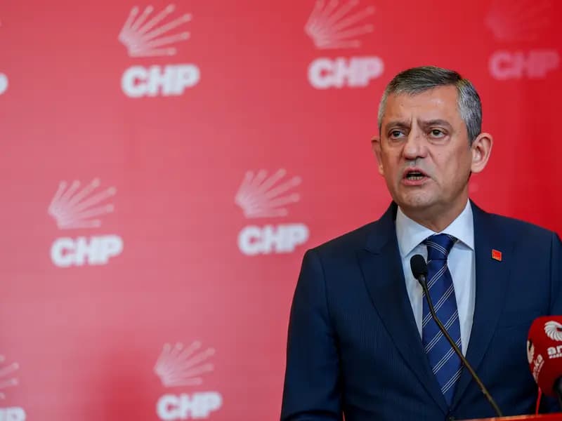 Özgür Özel, Bayramda Siyasi Liderleri Unutmadı