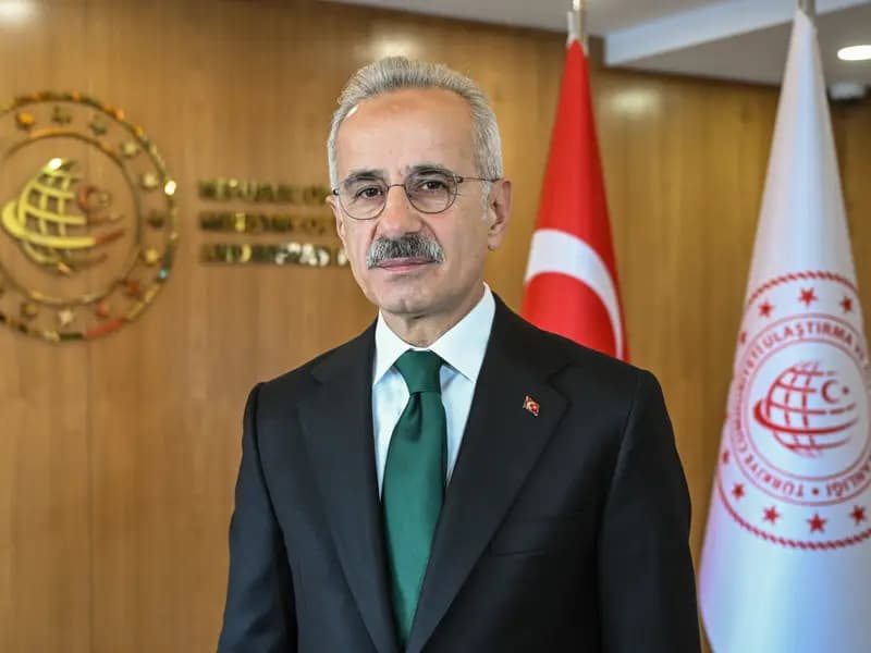 Hürmüz Boğazı'nda Türk Gemileri Tehlikede mi? Bakan Açıklama Yaptı