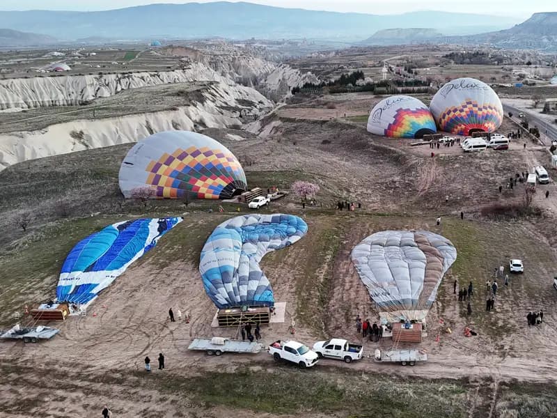 Kapadokya'da Rüzgar Nedeniyle Balon Turları Askıya Alındı