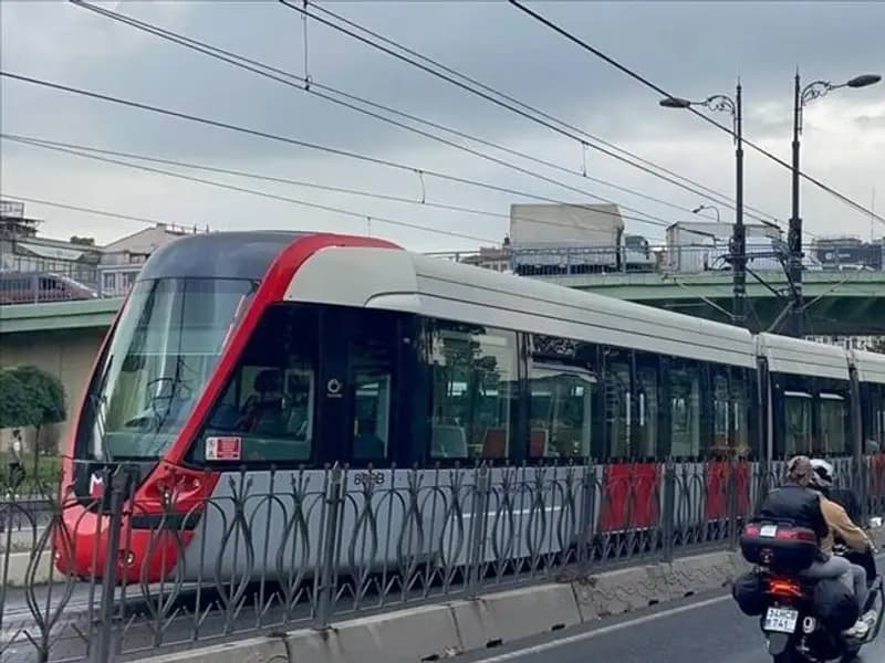 İstanbul Tramvay Hattında Yaşanan Teknik Sorun Seferleri Etkiledi