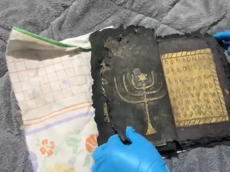 Aydın'da Tarihi Eser Operasyonu: Altın Dua Kitabı Bulundu