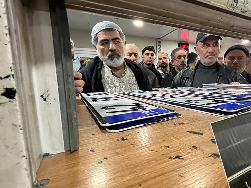 Plaka Değişimi İçin Yeni Süre Sıkıntısı: Vatandaşlar Kuyrukta