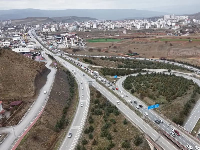 Milyonlarca Öğrenci İçin Pazartesi Yoğun Trafik Bekleniyor