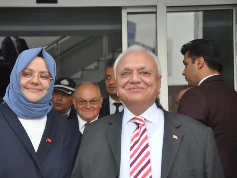 Eskişehir'de Eski Bakanlar Zincirleme Kazada Yaralandı