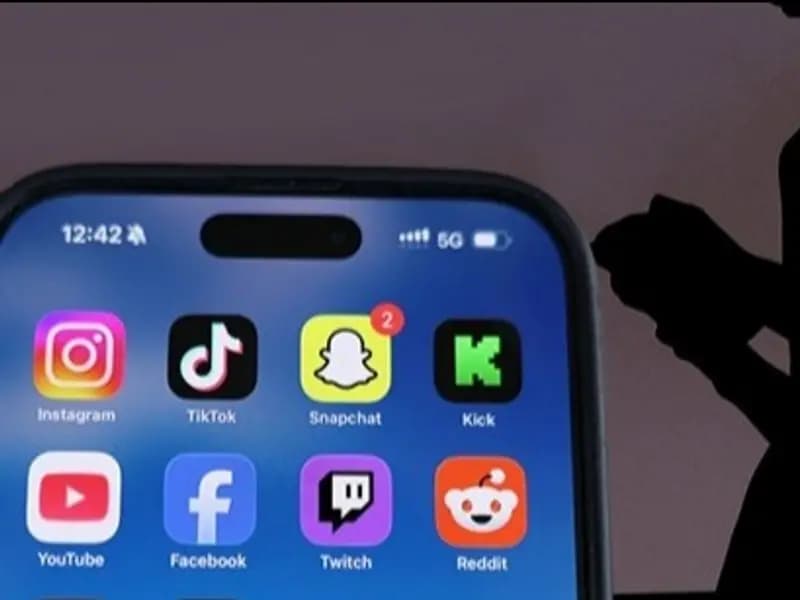 Fransa'dan Gençler İçin Sosyal Medya Kısıtlaması Geldi