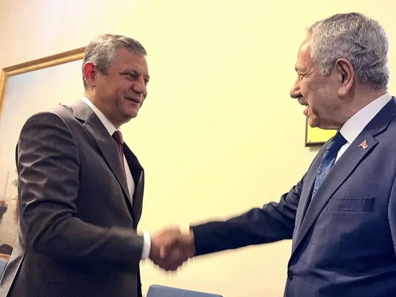CHP Lideri Özgür Özel, Bülent Arınç ile Kritik Toplantı Yaptı