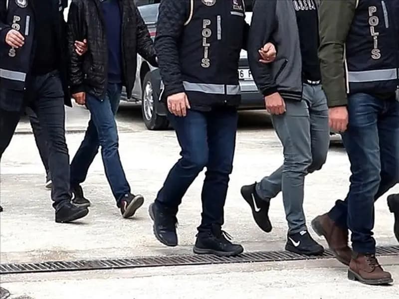 CHP Mitinginde İzinsiz Yürüyüşte Gözaltılar: 35 Kişi Yakalandı