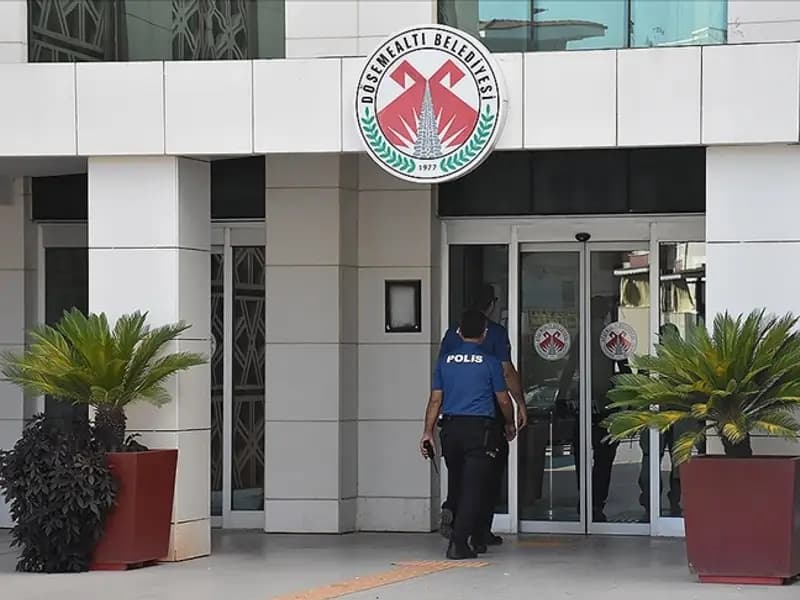Döşemealtı Belediyesi'nde Usulsüzlük Operasyonu: 22 Gözaltı