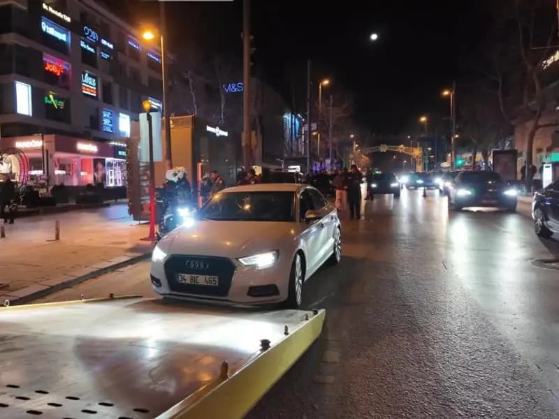 Kadıköy'de Tehlikeli Sürüş: 90 Bin Lira Ceza ve Men Cezası