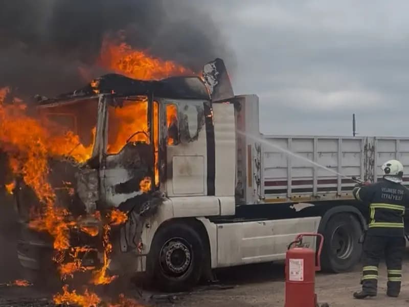 Tekirdağ'da Tır Yangını: Şoför Hastaneye Kaldırıldı