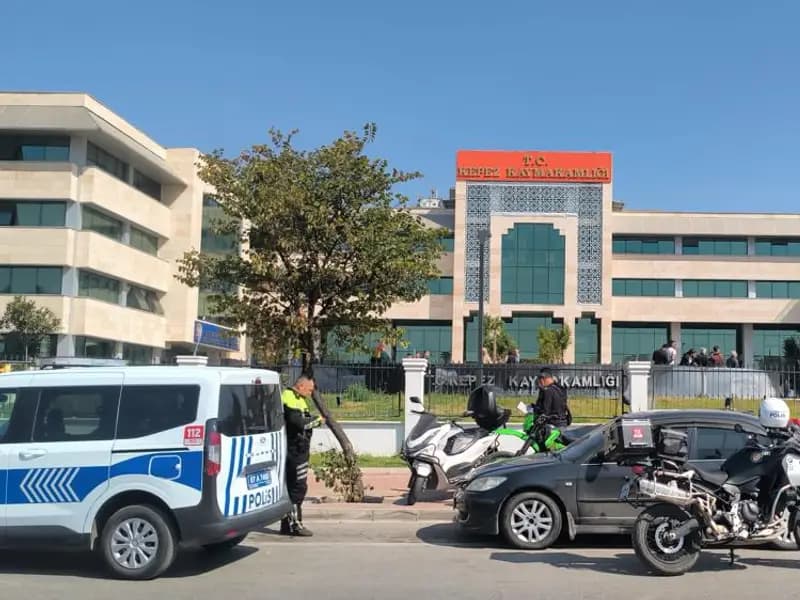 Kepez'de Silahlı Saldırı: Şüpheli Kilitli Odaya Girdi